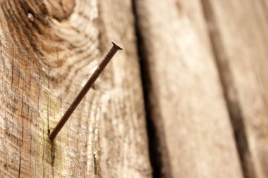 Eski çivi ile ahşap duvar yüzeyi arka plan