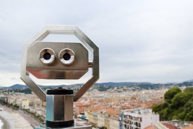 Güzel şehir arka plan üzerinde Manzara görünümü dürbün