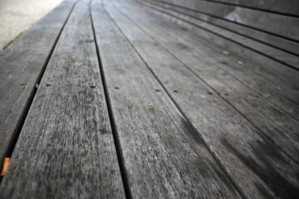 Dunkelgraue Holzplanke strukturierte Oberfläche Hintergrund in Perspektive — Stockfoto