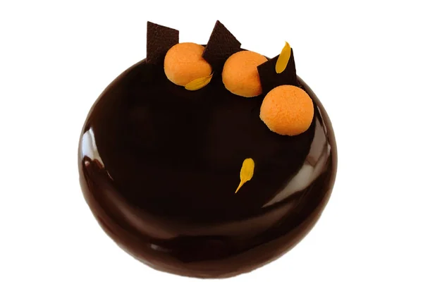 Narancssárga csokoládé torta csokoládé dekorációval és tejszínhabbal — Stock Fotó