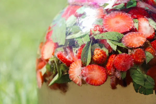 Faire Maison Rafraîchissante Limonade Fraise Citron Vert Avec Pétales Rose — Photo