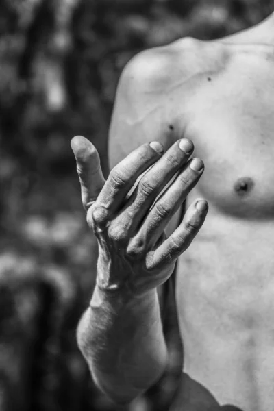 Male Hands Close Black White Image Muscular Man Athletic Body — Stock Photo, Image