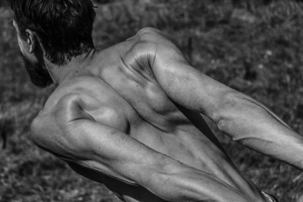 Manliga Händer Närbild Svartvitt Bild Muskulös Man Atletisk Kropp Vackra — Stockfoto
