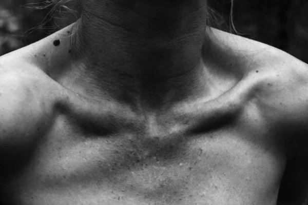 Schöne Weibliche Schlüsselbein Schulter Hals Schwarz Weiß Foto Geprägt Athletischen — Stockfoto