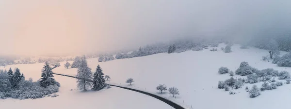 Camino de invierno maravilla con nieve fresca —  Fotos de Stock