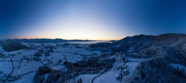 Kilise Nova Stifta ve Ribnica sabah Panoraması