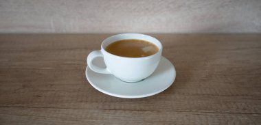 Siyah kahve espresso ile izole ahşap arka plan