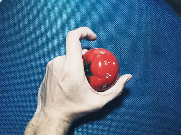 Pomodoro timera - mechaniczne pomidor kształcie Minutnik do gotowania lub studiów. — Zdjęcie stockowe