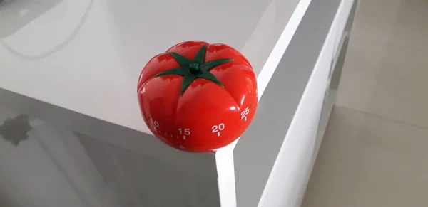 Pomodoro timer - mechanical tomato shaped kitchen timer for cooking or studying. — Stock Photo, Image