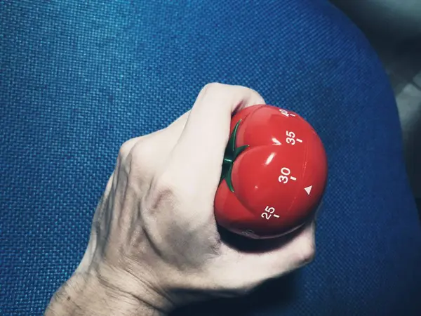 Pomodoro timera - mechaniczne pomidor kształcie Minutnik do gotowania lub studiów. — Zdjęcie stockowe