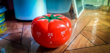 Yemek veya eğitim için mekanik domates Pomodoro zaman ayarlı talble - mutfak timer şeklinde.