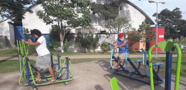 Recife Brezilya - 10 Mart 2019 - insanlar kare kasaba egzersiz.