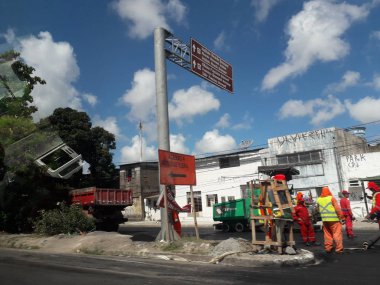 Br Street, Recife, Pernambuco, Brezilya - Ocak 2019 - genel işçiler Br sokak sabitleme.