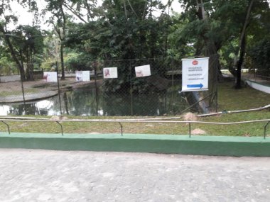 Recife, Pernambuco, Brezilya - Mart 2019 Hayvanat Bahçesi. İnsanlar ve hayvanlar Recife Hayvanat Bahçesi'nde.