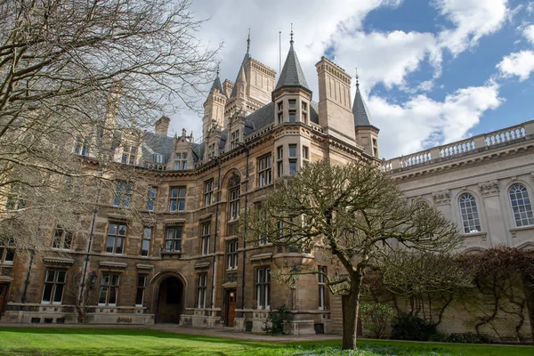 Gonville and Caius College, Cambridge, Inglaterra . — Fotografia de Stock