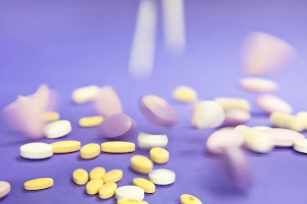 Lots Medical Pills Falling Purple Blue Background — Stock Photo, Image