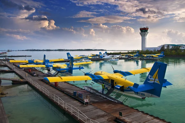 Αρσενικό Μαλδίβες 2012 Αεροδρόμιο Μαλέ Νωρίς Πρωί Γεμάτο Floatplanes Έτοιμο — Φωτογραφία Αρχείου