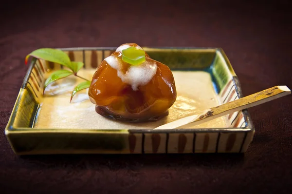 Ιαπωνικά Γλυκά Καστανιάς Πραλίνα Γαρνίρισμα Σερβίρεται Ένα Παραδοσιακό Τρόπο Εικόνα Αρχείου