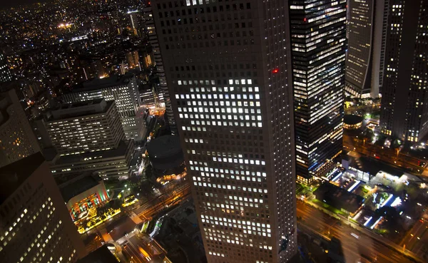 Modern kent merkezinde, Tokyo, Japonya, Shinjuku bölgesinde hava gece görünümü