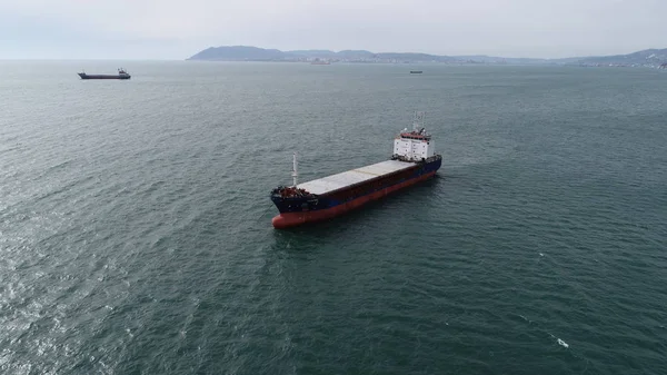 Kabardinka Köyü yakınındaki Gelendzhik kasaba. Kabardinki çıkabilir. Minyatürler sokak görünümü. Sular altında gemi. Dönme dolap. Limanda taşlar. Karadeniz. Rusya. Krasnodar bölgesi.