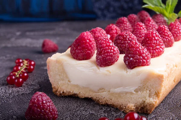 Tarte Shortcake Met Mascarpone Witte Chocolade Slagroom Geserveerd Met Verse — Stockfoto