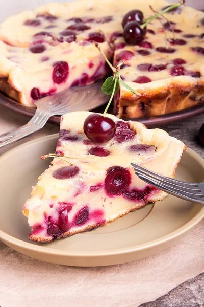 Piece Sweet Cherry Clafouti Summer Pie — Stock Photo, Image