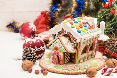 Kurabiye evi. Noel tatil tatlılar. Avrupa Noel tatil gelenekleri. Noel gingerbread house ve tatil dekorasyon. Kopya alanı.