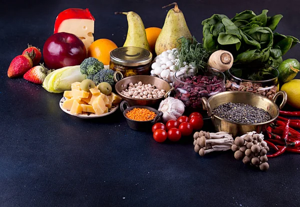 Натюрморт Їжа Встановлена Темному Тлі Концепція Здорового Харчування Брокколі Цикорій — стокове фото