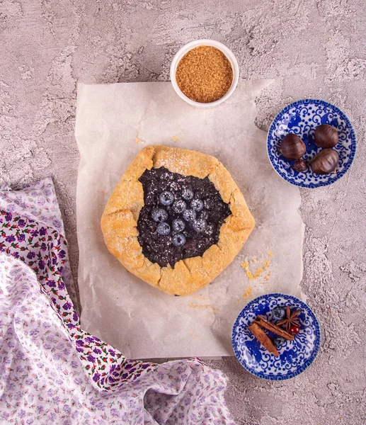 Summer sweet pie cake galette with  blueberry over on gray concr — Stok Foto