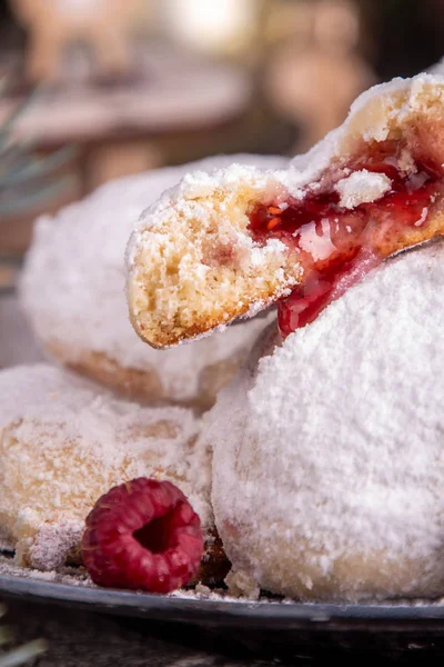 Traditionelle Weihnachtsplätzchen Kekse Schneebälle bedeckt Zuckerguss s — Stockfoto