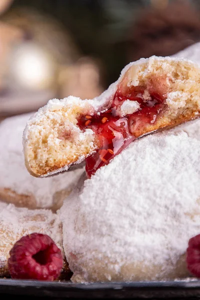 Traditionelle Weihnachtsplätzchen Kekse Schneebälle bedeckt Zuckerguss s — Stockfoto