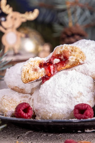 Tradycyjne ciasteczka świąteczne ciasteczka śnieżne pokryty lukier s — Zdjęcie stockowe