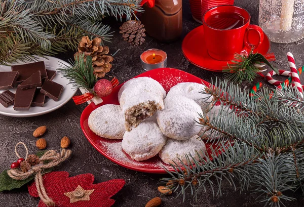 Galletas de Navidad tradicionales galletas bolas de nieve cubiertas de hielo s —  Fotos de Stock