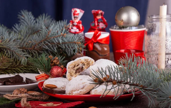 Biscotti tradizionali di Natale palle di neve coperto glassa s — Foto Stock