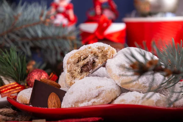 Galletas de Navidad tradicionales galletas bolas de nieve cubiertas de hielo s —  Fotos de Stock