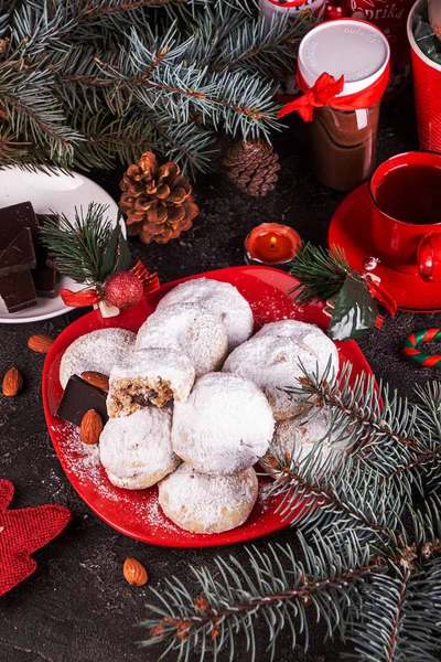 Galletas de Navidad tradicionales galletas bolas de nieve cubiertas de hielo s —  Fotos de Stock