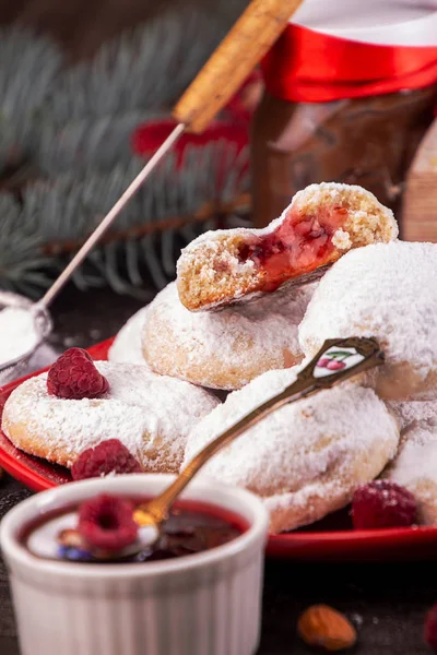 Galletas de Navidad tradicionales galletas bolas de nieve cubiertas de hielo s —  Fotos de Stock