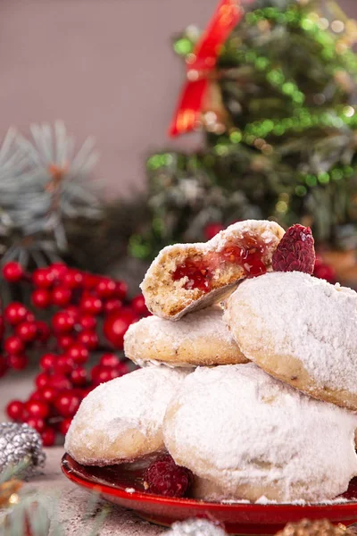 Galletas de Navidad tradicionales galletas bolas de nieve cubiertas de hielo s —  Fotos de Stock