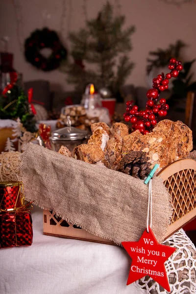 Traditional italian Christmas dry cookies biscuits biscotti cant — ストック写真