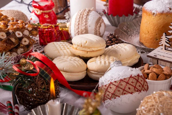 Biscotti tradizionali di Natale Melting Moments e panfo — Foto Stock