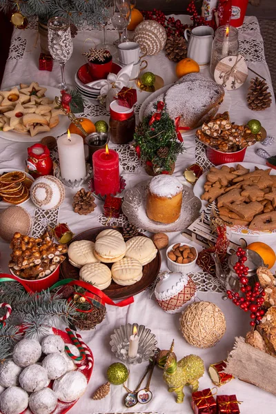 전통적 인 크리스마스 과자 과자 비스킷 페이스트리 디저트 — 스톡 사진