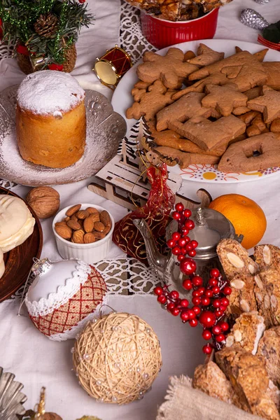 Traditional Christmas sweets cookies biscuits pastry dessert for — ストック写真