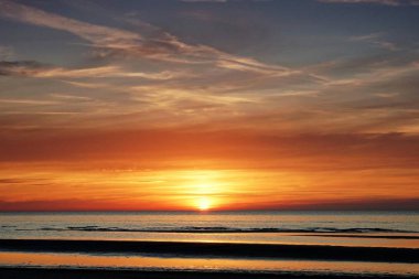 Baltık sahilinde gün batımı