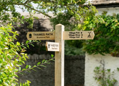 Wooden signpost Thames Path clipart