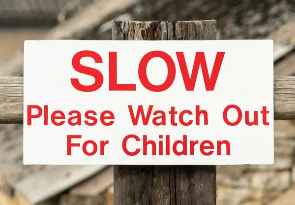 Powolne Proszę Uważaj Znak Dzieci — Zdjęcie stockowe