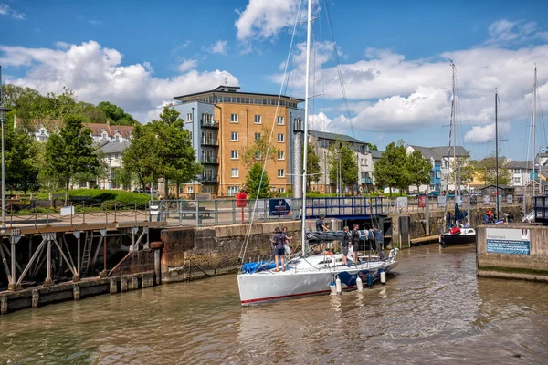 Portishead Marina Yachts Entering Marina Entrance Lock Gates North Somerset — Foto Stock