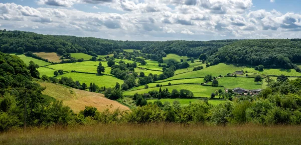 Вид Breakheart Hill Через Waterley Bottom Вблизи Dursley Cotswolds Gloucesershire — стоковое фото