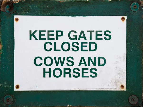 Mantenha Gates Closed Sign Reino Unido — Fotografia de Stock