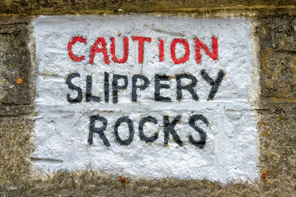 Caution Slippery Rocks Sign Painted Rocks Reino Unido — Fotografia de Stock