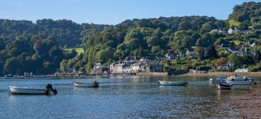 Dittisham 'daki Dart Nehri' ndeki tekneler, Devon, İngiltere, İngiltere